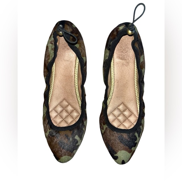 Vince Camuto Shoes - Vince Camuto Womens Jemilla Green Camouflage Cow Hair Ballet Flat Shoes Size 6